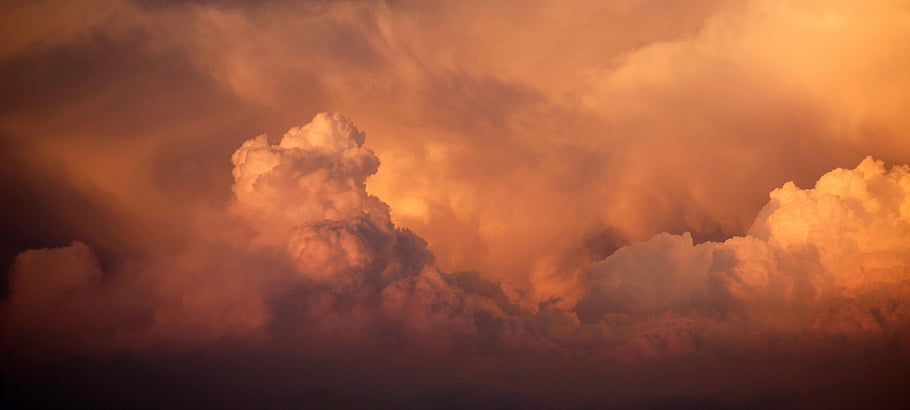 Wolken in der Abenddämmerung, Dongcheng Peking, Twilight Cloudscape, Dramatische Atmosphäre, Serene Atmosphäre, faszinierende Wolken, Dämmerungsfotografie, Dongcheng Clouds, Peking Clouds, Dramatische Wolkenlandschaft