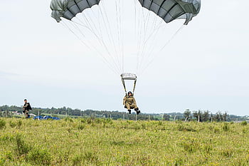 výsadkář, padák, vojenský, manévry, volný pád, pole