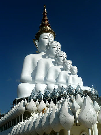 τα αγάλματα του Βούδα, wat pha sorn kaew, Ταϊλάνδη, λευκός Βούδας, μεγαλοπρεπή αγάλματα, βαθύ μπλε ουρανό, ναός, πέντε Βούδα, λευκό γλυπτό, θρησκευτικό μνημείο, Αρχιτεκτονική της Ταϊλάνδης
