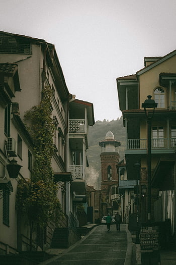 Tiflis caddesi, geleneksel mimarlık, pitoresk sokak, uzak tepeler, Gürcistan, kentsel sahne, tarihi yapılar, dar sokak, Cityscape, seyahat hedefi, kültürel Miras