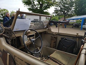 VW Schwimmwagen, 1944, Oldtimer, Militärfahrzeug, Verdun Sur Le Dobbs, klassisches Auto, 25 PS, seltenes Fahrzeug, Outdoor -Display, Menschen betrachten, historisches Auto