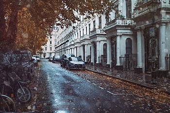jalan London, mobil yang diparkir, arsitektur klasik, hari musim gugur hujan, parkir paralel, Adegan yang indah, lanskap perkotaan, trotoar basah, dedaunan musim gugur, Cityscape, arsitektur eropa