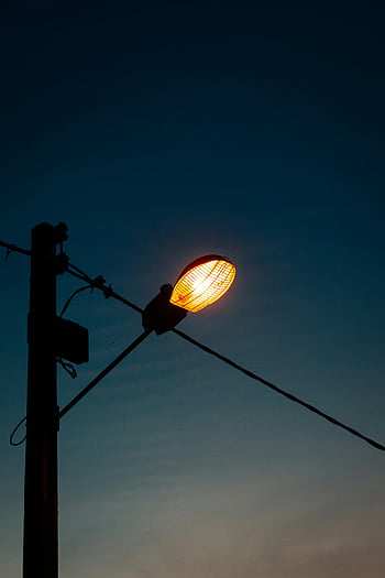 sokak lambası, elektrikli direk, parlayan lamba, alacakaranlık gökyüzü, kentsel dinginlik, gece çekimi, Derin Alacakaranlık, kentsel aydınlatma, akşam ışığı, sokak aydınlatması