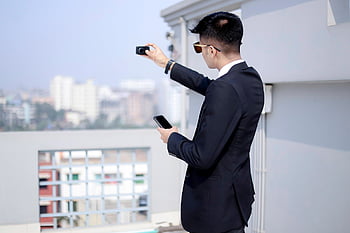 selfie, pebisnis, pria, di luar rumah, mode, atap, foto stok tampan bocah blazer, Robiul Islam Pailot Boy Pic, anak laki -laki blazer yang tampan, foto bocah gaya kamera aksi, Sundor Seler Sobi