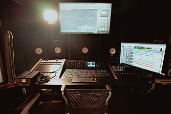 studio nagrań audio, Profesjonalne studio nagrań, konsola miksująca audio, produkcja muzyczna, monitory studyjne, sprzęt audio, studio dźwiękowe, biurko do mieszania, urządzenia rejestrujące, Studio muzyczne, Produkcja dźwięku