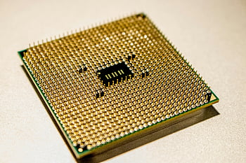 Chip zlatého mikroprocesoru, Technologické koncepty, Podrobný detail, zlaté a černé, bílý stůl, mikroprocesor, technologie, elektronika, Hardware, počítačový čip, procesor