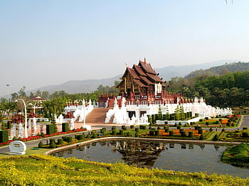 chrám pagoda, thajský chrám, svěží zahrady, odráží rybník, denní světlo, krásný chrám, Thajská architektura, zahradní krajina, Reflexe chrámu, Venkovní chrám, kulturní památka