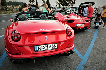 rød ferrari, luksusbiler, Firenze Italien, udendørs parkering, bildesign, Ferrari -biler, Røde sportsbiler, Luksus Automotive, Ferrari Showcase, Bilentusiaster, Firenze Cars