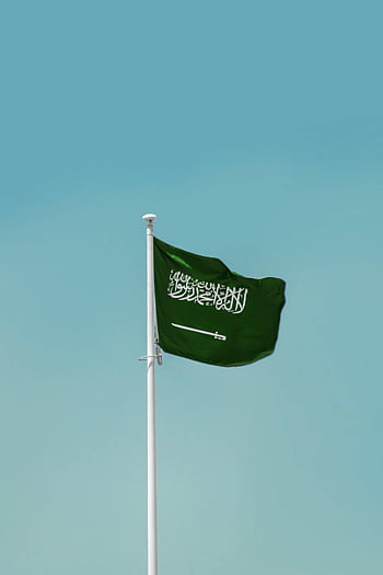 szaúd-arábia zászló, Nemzeti zászló, Riyadh, tiszta kék ég, zászlórúd, lobogó zászló, zöld zászló, Szaúdi zászló, Szaud-Arábia, zászló integet, kék ég