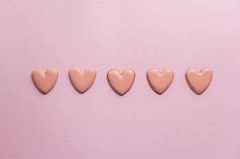 růžové sušenky srdce, Valentýn, cookies ve tvaru srdce, měkké pastelové pozadí, Jemné sušenky, Růžové sušenky, valentýnské dobroty, srdce cookies, Romantické sušenky, Pastelové sušenky, Valentýnské dezerty