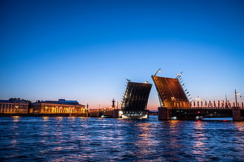 ponte del palazzo, fiume Neva, San Pietroburgo, ponte illuminato, Vista del crepuscolo, vista incredibile, Russia, ponte aperto, paesaggio urbano, Scena serale, lungomare
