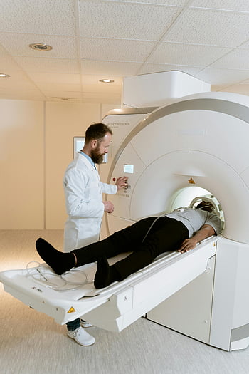doktor, mri skener, vyšetření pacienta, nemocniční prostředí, lékařský test, Lékař, lékařské vybavení, Diagnostické zobrazování, Zdravotní zařízení, trpělivá péče, léčebného postupu