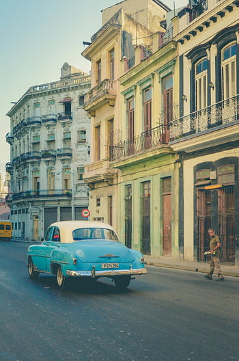 klasické modré auto, staré havany, kuba, živá ulice, Vintage Charm, klasické auto, Old Havana Street, Kubánská architektura, Historické auto, havana cuba