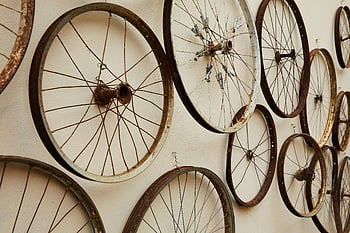 tekerlekleri konuştu, Duvara Asmak, eski bisiklet tekerlekleri, paslanmış tekerlekler, duvar Sanatı, çürümüş tekerlekler, sanatsal ekran, vintage tekerlekler, metal tekerlekler, dairesel sanat, duvar dekorasyonu