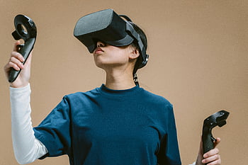kvinde, Virtual reality, vr headset, controllere, nærbillede skudt, engagerende, teknologi, Immersive oplevelse, gaming, interaktiv, underholdning