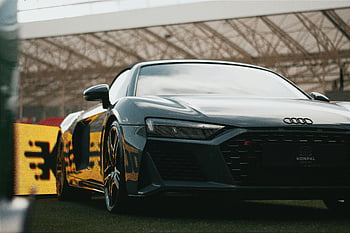 Audi R8 2020, αγωνιστικό αυτοκίνητο, φόντο σταδίου, σε εξωτερικό χώρο, Ουγγαρία, κομψός σχεδιασμός, σταθμευμένο αυτοκίνητο, Λογότυπο Audi, Κόνπαλ Μότορς, αυτοκίνητο, κίτρινα τόνους