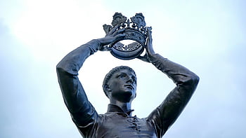 Boy Wearing Crown Statue, bronze statue, figure holding crown, Warwickshire England, outdoor statue, crown statue, boy statue, Warwickshire, England, outdoor sculpture, bronze figure