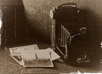 macchina fotografica d'epoca, Immagine dai toni seppia, vecchie fotografie, ricordi nostalgici, macchina fotografica antica, fotografia d'epoca, macchina fotografica retrò, macchina fotografica classica, vecchie foto, storia della fotografia, immagine seppia