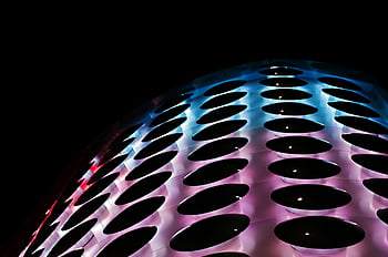 Rosa und blau beleuchtetes Rack, Futuristisches Neonmuster, bunte Lichter, Las Vegas, Modernes künstlerisches Design, Nachtszene, Neon-Kunst, zeitgemäßes Design, Beleuchtete Struktur, städtische Kunst, Lichtinstallation