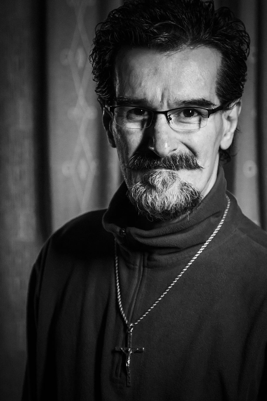 tt, oo, building, necklace, bw, chain, goatee, cross, human, iranian, jesus