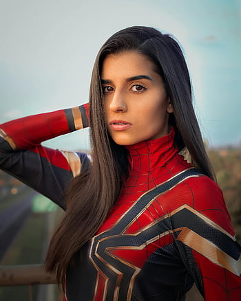 superhrdina kostým, živé oblečení, Mladá žena, sebevědomý pohled, venku, rovné vlasy, Modelka, cosplay, oblek Spider-Mana, Cosplay Photography