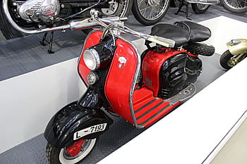 Lambretta, 125/A, 1954, scooter, red and black, embedded headlight, Spanish production, two-stroke engine, 123 cc, 5 CV, 75 Km/h