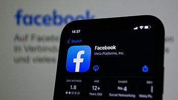 aplikacja na Facebooku, ekran dotykowy smartfona, Nowoczesny smartfon, Zamknąć widok, technologia, Platformy meta, sieć społecznościowa, ikona aplikacji, 12+ lat, 88 tys. ocen