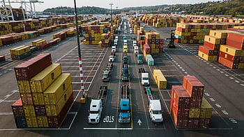 Port Port Seattle, Zaparkované kamiony, nákladní kontejnery, letecký snímek, rušný přístav, Barevné kontejnery, sestava kamionu, Port Logistics, lodní průmysl, kontejnerový terminál, operací přístavu