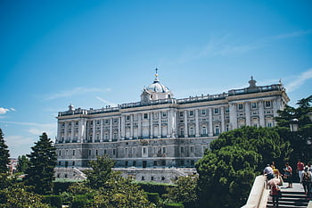 кралски дворец, Мадрид, Испания, зашеметяваща гледка, зеленина, туристи, историческа архитектура, Европейски забележителности, туристически дестинации, разглеждане на забележителности, Екстериор на двореца