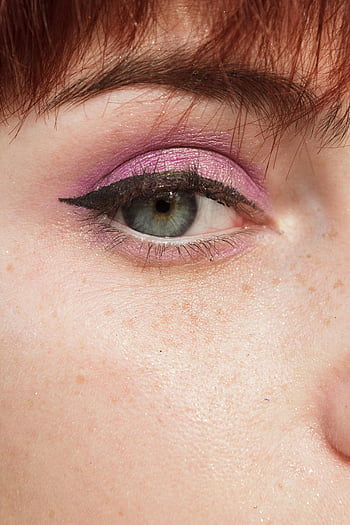 Close-Up Shot, Person's Eye, Detailed shot, green eye, pink eyeshadow, bold black eyeliner, eye makeup, beauty photography, macro photography, facial features, cosmetics