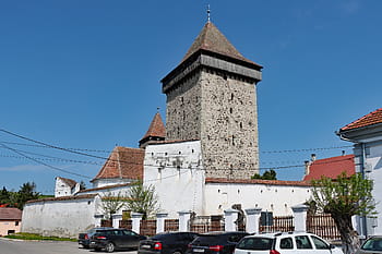 Omorod, chiesa evangelica, 13 ° secolo, Basilica romanica, recinto fortificato, Percorso di difesa, Torre, prigione, bastioni, torre di guardia, affreschi
