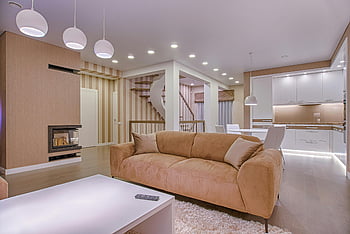 beige sofa, Luksuriøs stue, Moderne interiørdesign, ildsted, åbent køkken, Moderne møbler, stue, hjem indretning, indretning, moderne stue