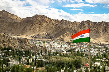 Kota Lembah Leh, Ladakh India, bendera India, gunung agung, langit yang cerah, Kota Leh, pemandangan gunung, lanskap India, cakrawala leh, Pemandangan Leh