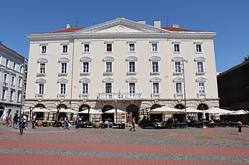 timisoara, Libertatii Square, Paleis van de agrarische bank, Eclectische historicistische stijl, Neo-barokke elementen, 1901-1906, buitenzitting, stedelijke architectuur, historisch gebouw, stadsgezicht, blauwe lucht