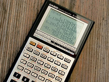 Kalkulator ilmiah, casio, kalkulator vintage, permukaan kayu, merapatkan, perhitungan, teknologi retro, alat matematika, perangkat pendidikan, Kalkulator genggam, Tampilan grafis