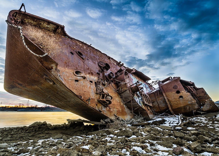 USS Inaugural, AM-242, Mississippi River, Saint Louis, Missouri, Shipwreck, Warship, Admirable Class Minesweeper, Great Flood of 1993, Philip Leara, United States