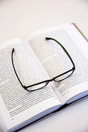 åben bog, briller, læsning, viden, tæt på, sider, symboliserer, litteratur, undersøgelse, tekst