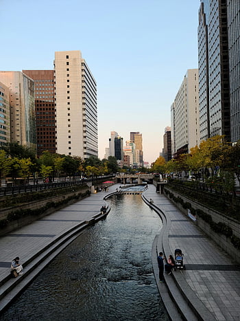 flusso di cheonggyecheon, Seoul Skyline, centro seoul, canale d'acqua, Vista diurna, paesaggio urbano, Cheonggyecheon, Seoul, Corea, edifici moderni, flusso della città