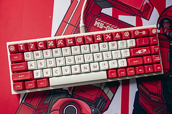 赤いコンピューターキーボード、 上面図、 カスタムメカニカルキーボード、 ユニークなキーキャップ、 赤と白のキーキャップ、 美しいキーボード、 メカニカルキーボード、 カスタムキーボード、 赤いキーキャップ、 白いキーキャップ、 上面図キーボード