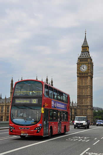 ロンドン、 ビッグベン、 二階建てバス、 赤いバス、 古典的なロンドンシーン、 曇りの日、 道路、 旅行、 有名なランドマーク、 街並み、 イギリス