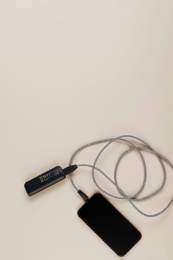 φόρτιση smartphone, ΑΠΟΘΗΚΗ ΕΝΕΡΓΕΙΑΣ, πλάγια όψη, απλό υπόβαθρο, καλώδιο φόρτισης, φορητός φορτιστής, κινητό τηλέφωνο, μπαταρία, τεχνολογικά αξεσουάρ, φόρτιση συσκευής, φόρτιση power bank