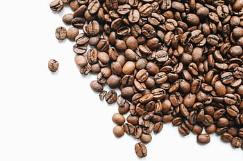 hnědá kávová zrna, bílý povrch, pečená arabica, Kávová zrna, bílé pozadí, detail, dostatek prostoru pro kopie, káva, fazole, opečený, arabica