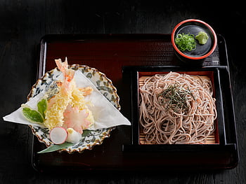 soba nudle, krevety tempura, Tradiční japonské jídlo, Křupavá tempura, vařené těstoviny, japonská kuchyně, soba, tempura, japonské jídlo, nudle jídlo, mořské plody tempura
