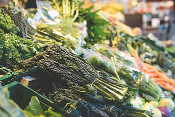 ผัก, ตลาด, สด, อินทรีย์, รับประทานอาหารเพื่อสุขภาพ, ตลาดท้องถิ่น, การแสดงผลที่สดใส, ผักคะน้า, แครอท, กะหล่ำปลี, แผงลอย