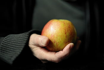 apple, hand, keep, fruit, vitamins, fresh, meal, food, remove, one, vegetarian