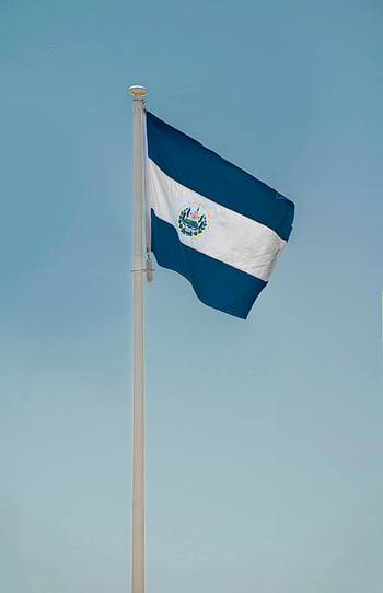 Flag of Salvador, El Salvador flag, national flag, flagpole, clear sky, waving flag, Salvador flag, El Salvador national flag, flag background, Salvadorian flag, Salvadorian national flag