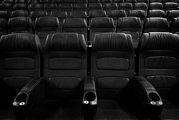 zdjęcie w skali szarości, puste siedzenia, skórzane fotele kinowe, schludny rząd, siedzenia kinowe, kino, czarny i biały, fotele teatralne, puste kino, rząd siedzeń, obraz w skali szarości