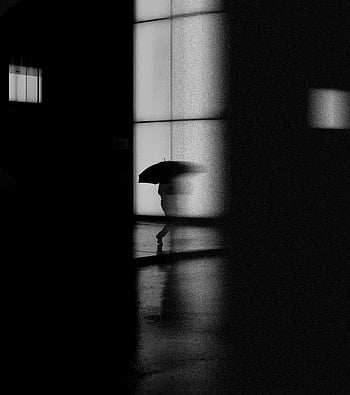 Černý a bílý, rozmazané fotografie, člověk chůze, deštník, silueta, déšť, ulice, černobílé fotografie, městské scény, deštivý den, rozostření pohybu