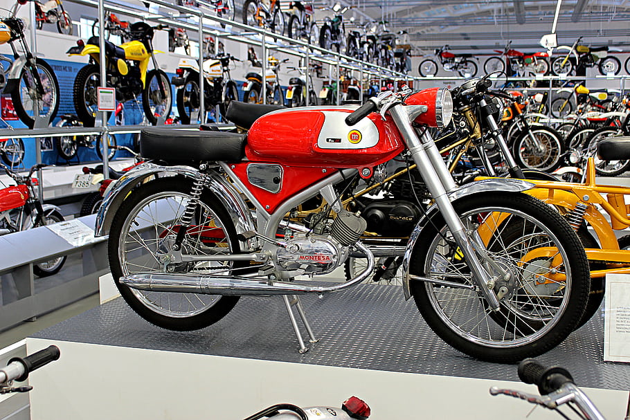 Montesa Brio, 50cc, ročník motocyklu, klasické kolo, 70. léta, Sportovní design, třístupňová, vzácný model, muzejní expozice, Retro skútr, Značka Montesa