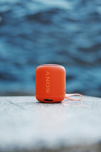 bluetooth højtaler, kompakt højttaler, Rød højttaler, abstrakt baggrund, marmor top, Tekniske temaer, bærbar højttaler, sony højttaler, Trådløs højttaler, lydenhed, blå baggrund